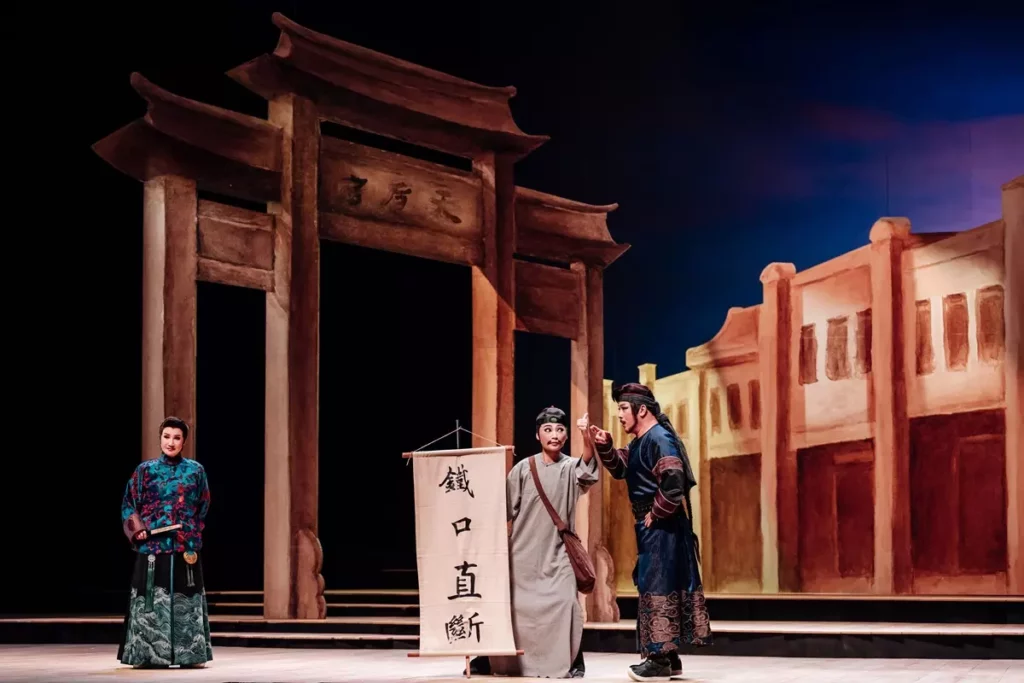唐文華演蔡牽、唐美雲演蔡牽媽,兩人再次組 CP,為角色注入細膩而鮮活的生命力,是本劇最好看的組合之一。(圖/歌劇院提供攝影:陳建豪)