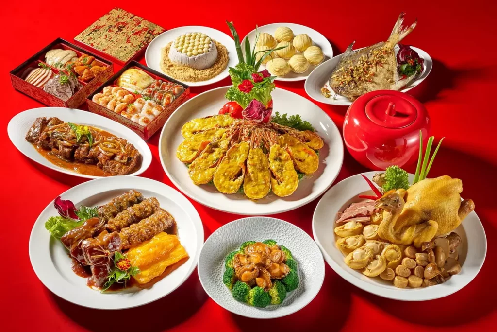 江南春鴻運套餐為8人份的外帶年菜,過年在家也可品嚐精緻的江浙料理。(台北福華大飯店提供)