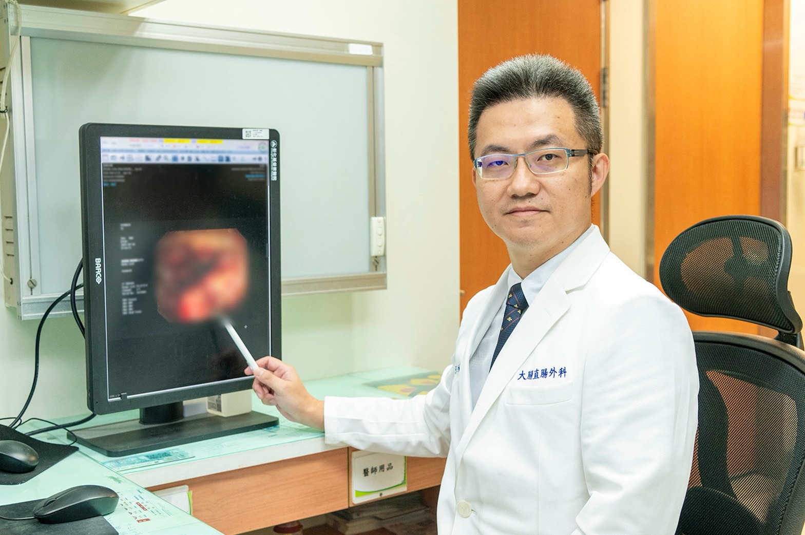 七旬翁便秘「一天一半時間待馬桶」 竟7公分大腸癌塞腸子 218 七旬翁便秘「一天一半時間待馬桶」 竟7公分大腸癌塞腸子 217