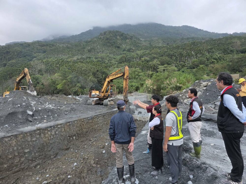 徐榛蔚赴萬榮勘災 掌握多項工程協助速復原 220 徐榛蔚赴萬榮勘災 掌握多項工程協助速復原 219