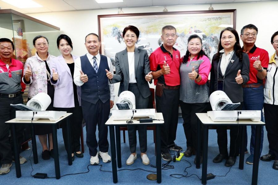 維瓦第捐贈血壓計 許淑華頒感謝狀