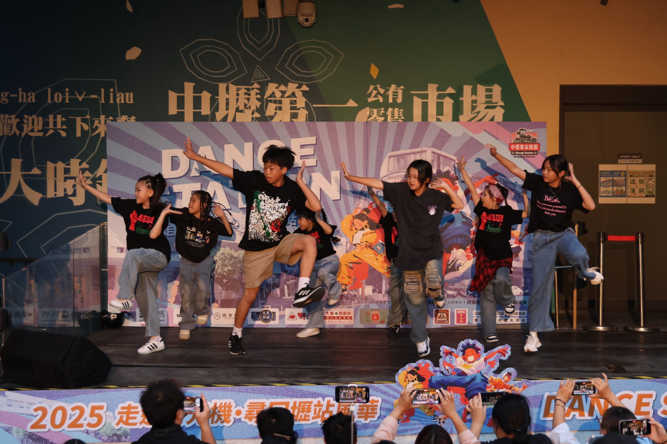 中壢車站商圈「舞」力全開!15在地青年團隊大秀舞技 557156 scaled