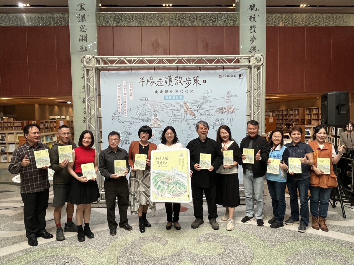 ▲今(25)日在縣立圖書館辦理新書發表記者會大合照。