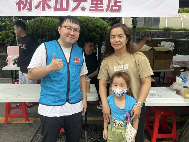 圖文：慈善會共同挽袖捐熱血匯聚成希望　霧峰捐血湧百人響應、台中市社會福利事業協進會、大里三賢宮理事長許大實/提供。