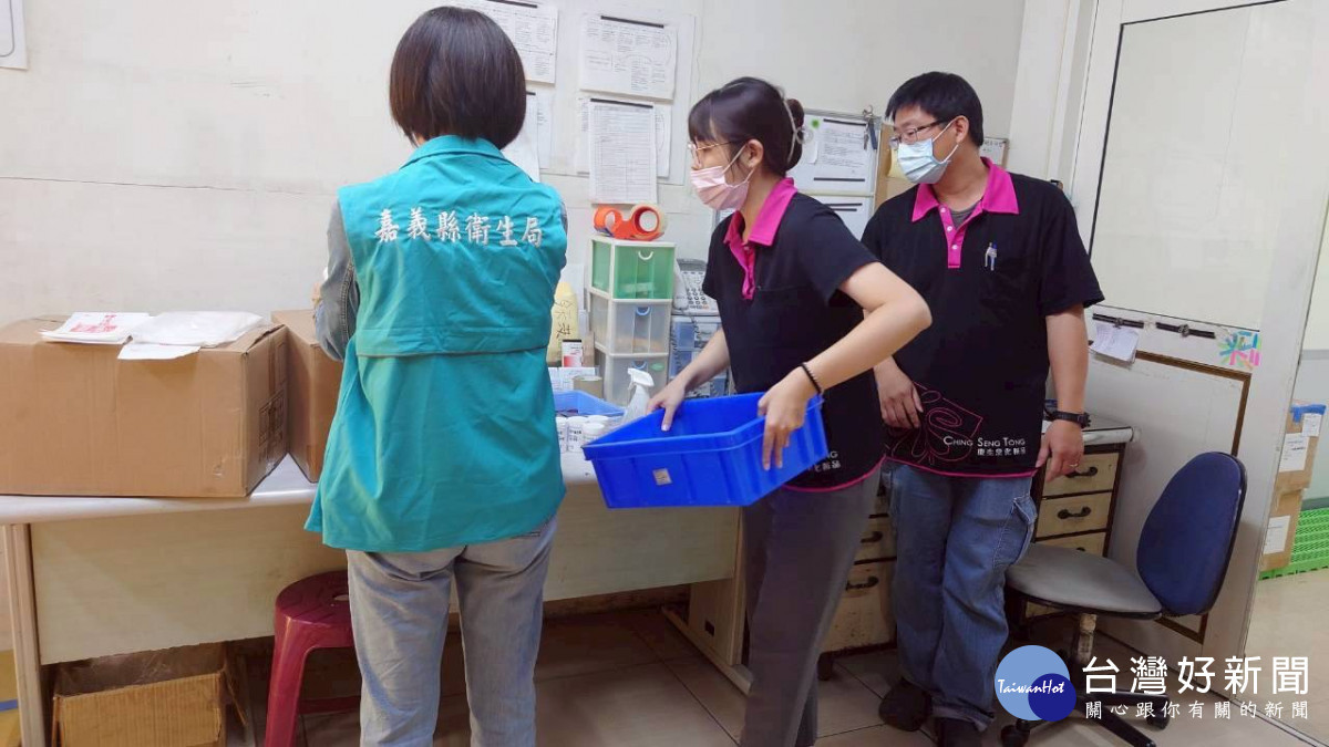 嘉義縣衛生局嚴堵含蘇丹紅化粧品流入市面,今(26)日再度進行稽查抽驗/嘉縣衛生局提供