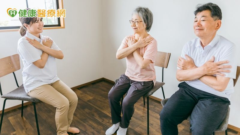 長者跌倒危機四伏!物理治療師教「4大招運動」降低風險
