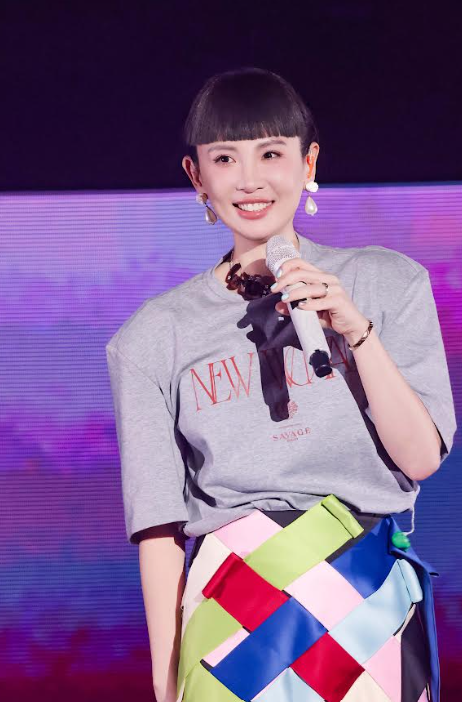 「你愛我嗎?」綺貞舞台突襲告白 waa零猶豫回:愛!上海站瞬間心臟集體爆擊 52 %E8%9E%A2%E5%B9%95%E6%93%B7%E5%8F%96%E7%95%AB%E9%9D%A2 2025 11 26 200945