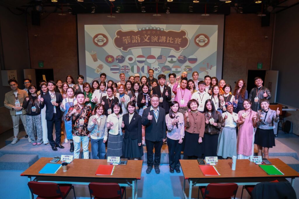 國父紀念館外籍學生華語文演講比賽 冠軍出爐 美國溫柯橋摘金 32 1 22 1024x683 1