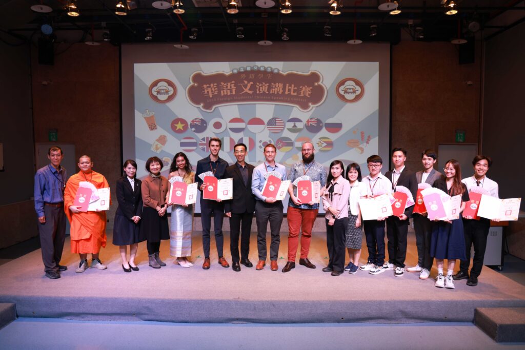 國父紀念館外籍學生華語文演講比賽 冠軍出爐 美國溫柯橋摘金 33 2 20 1024x683 1