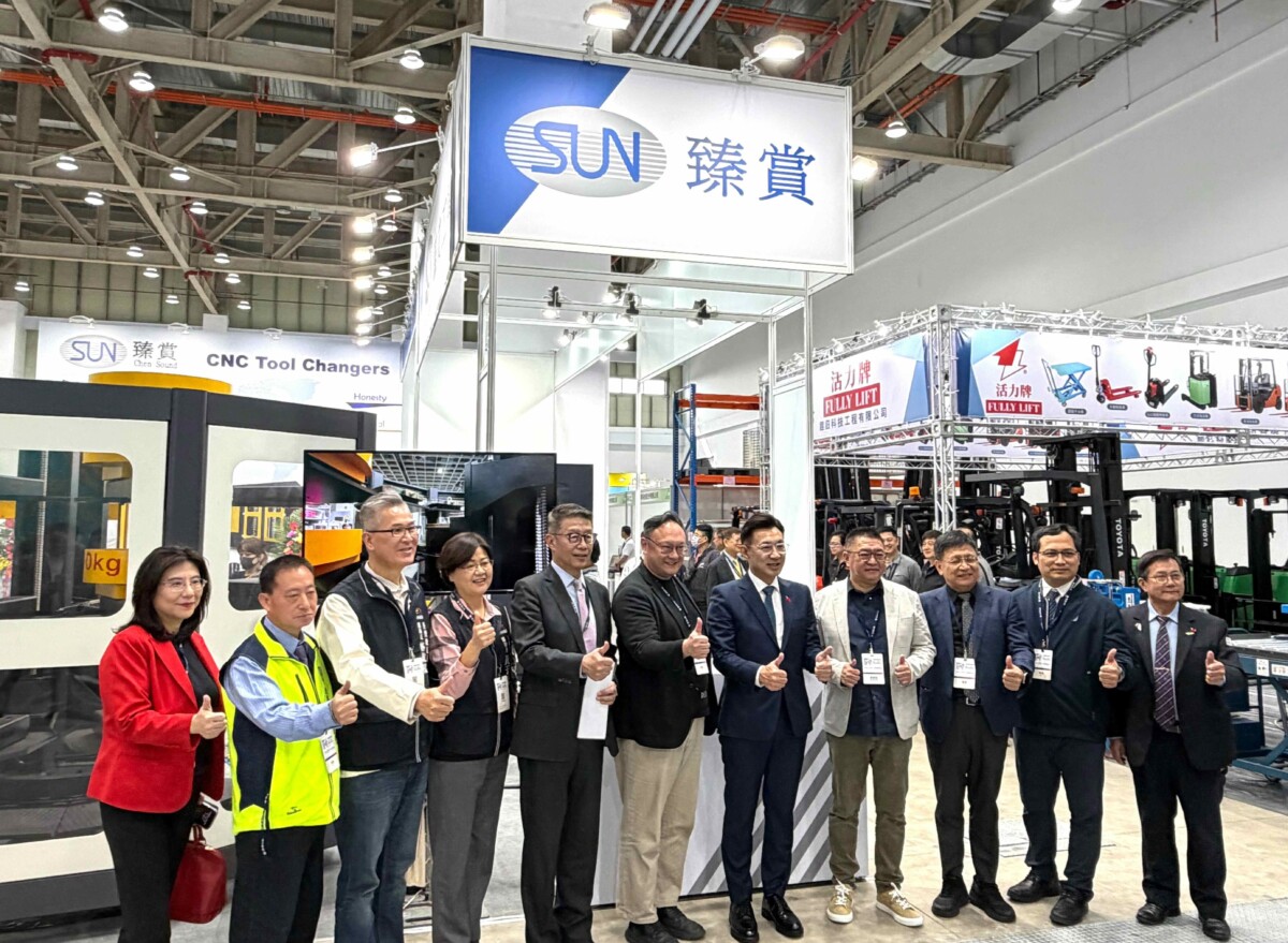 ▲台中國際會展中心「工具機暨智慧製造展」，眾多貴賓到場共襄盛舉。(圖/中市府提供)
