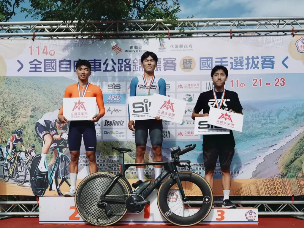 計時賽 男子U23組 :華柏程(中)、曾奕維(左)、顧維均(右)