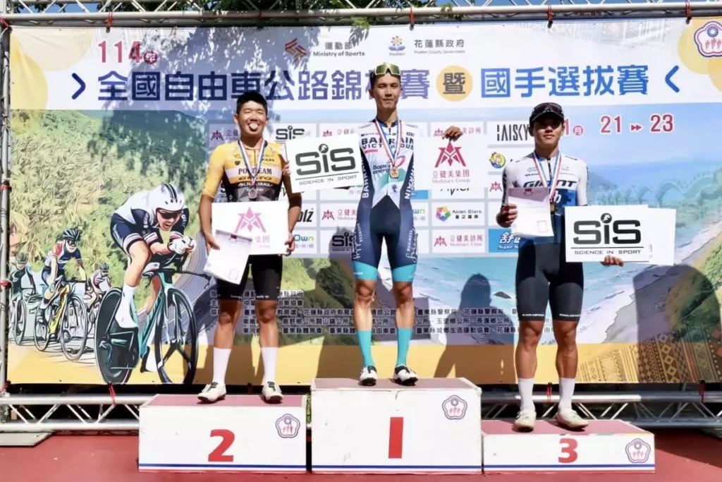 公路賽 男子菁英組:杜志濠(中)、李廷威(左)、許仕儒(右)