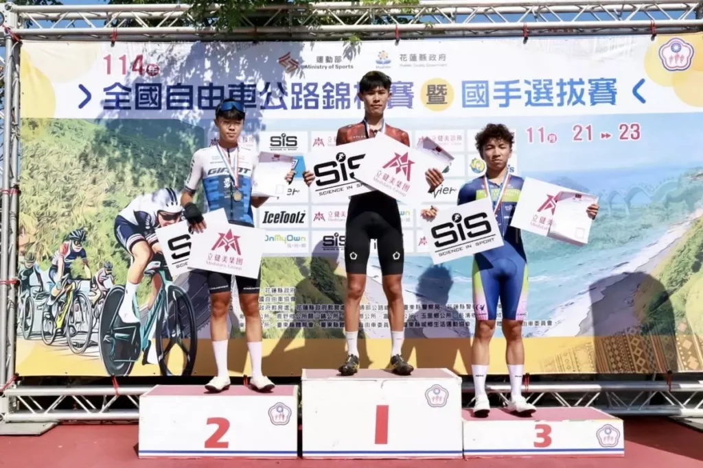 公路賽 男子U23 組:張祐誠(中)、黃暐程(左)、曾秉聰(右)