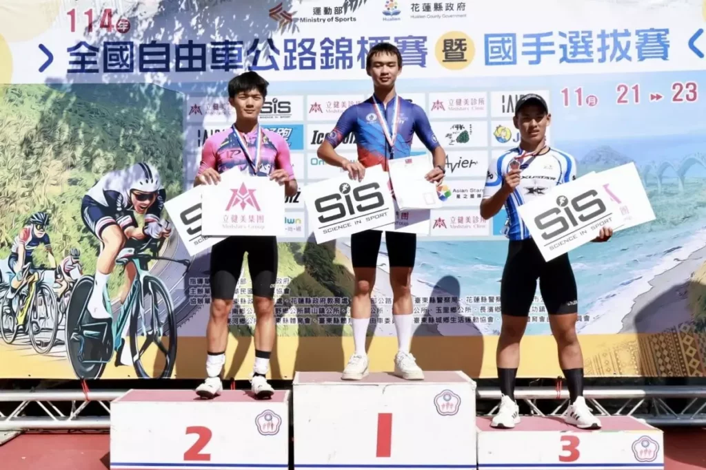 公路賽 男子青年組:謝昊軒(中)、洪稟詠(左)、蔡秉辰(右) (1)