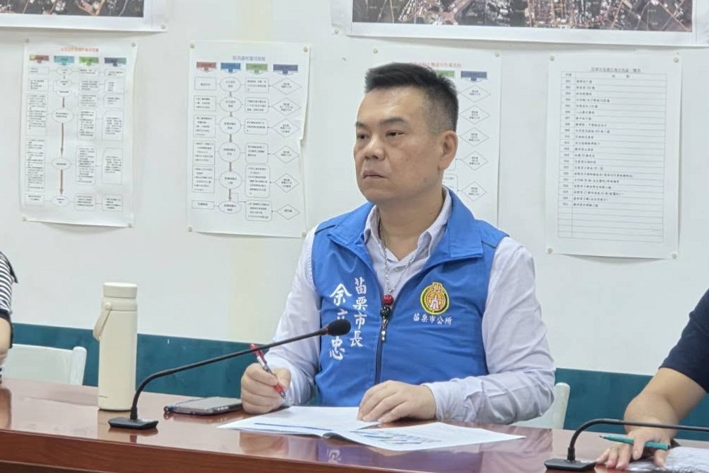 宣布終止殯儀館禮儀廳興辦計畫 余文忠:落實縣市合一、打造公私學三贏 216 宣布終止殯儀館禮儀廳興辦計畫 余文忠:落實縣市合一、打造公私學三贏 215