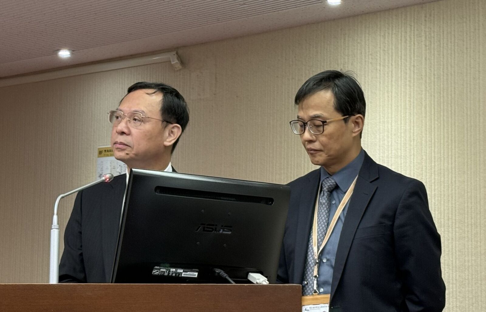 毒化粧品「破口」食藥署放的? 姜至剛:二週內化粧品全登錄 212 毒化粧品「破口」食藥署放的? 姜至剛:二週內化粧品全登錄 211