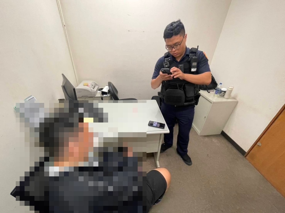 先談感情後騙投資 台南警攔阻47歲男轉帳150萬元 202 cnews204251226a03