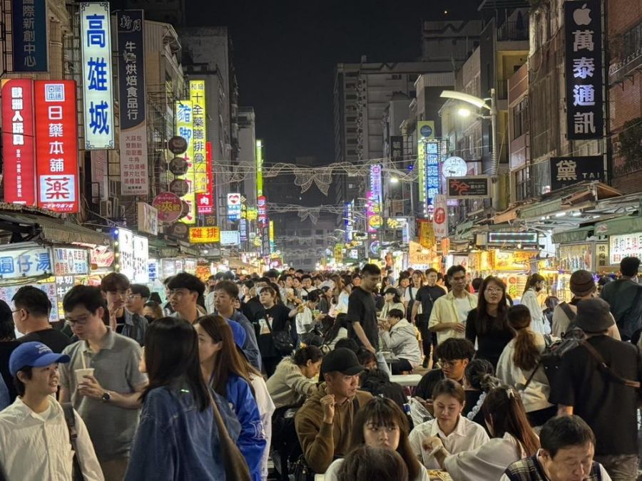 六合夜市人潮爆發攤商讚演唱會帶動業績翻倍