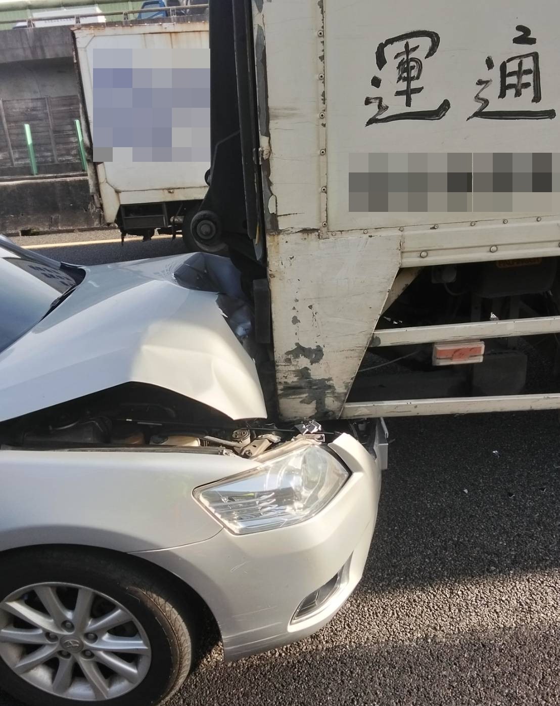 國1中壢段事故釀回堵 後方大貨車駕駛未保持距離又追撞2車 68277 0