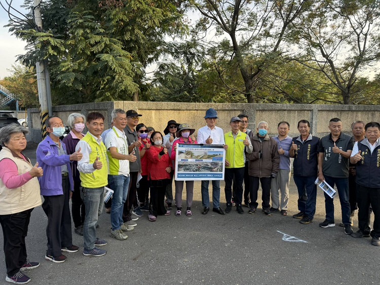 ▲劉建國緊盯濁水溪下溪墘堤防整治,獲四河分署承諾明年4月提前完工。(記者劉春生攝)