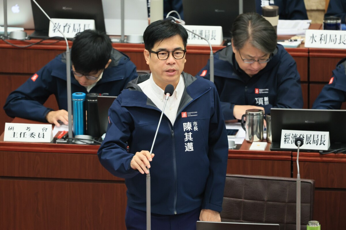 ▲議員質詢議題貼近時事及地方建設,陳其邁逐一答覆關於因應少子化危機、財劃法修法、眷村保存、蓮池潭環境改善等議題。