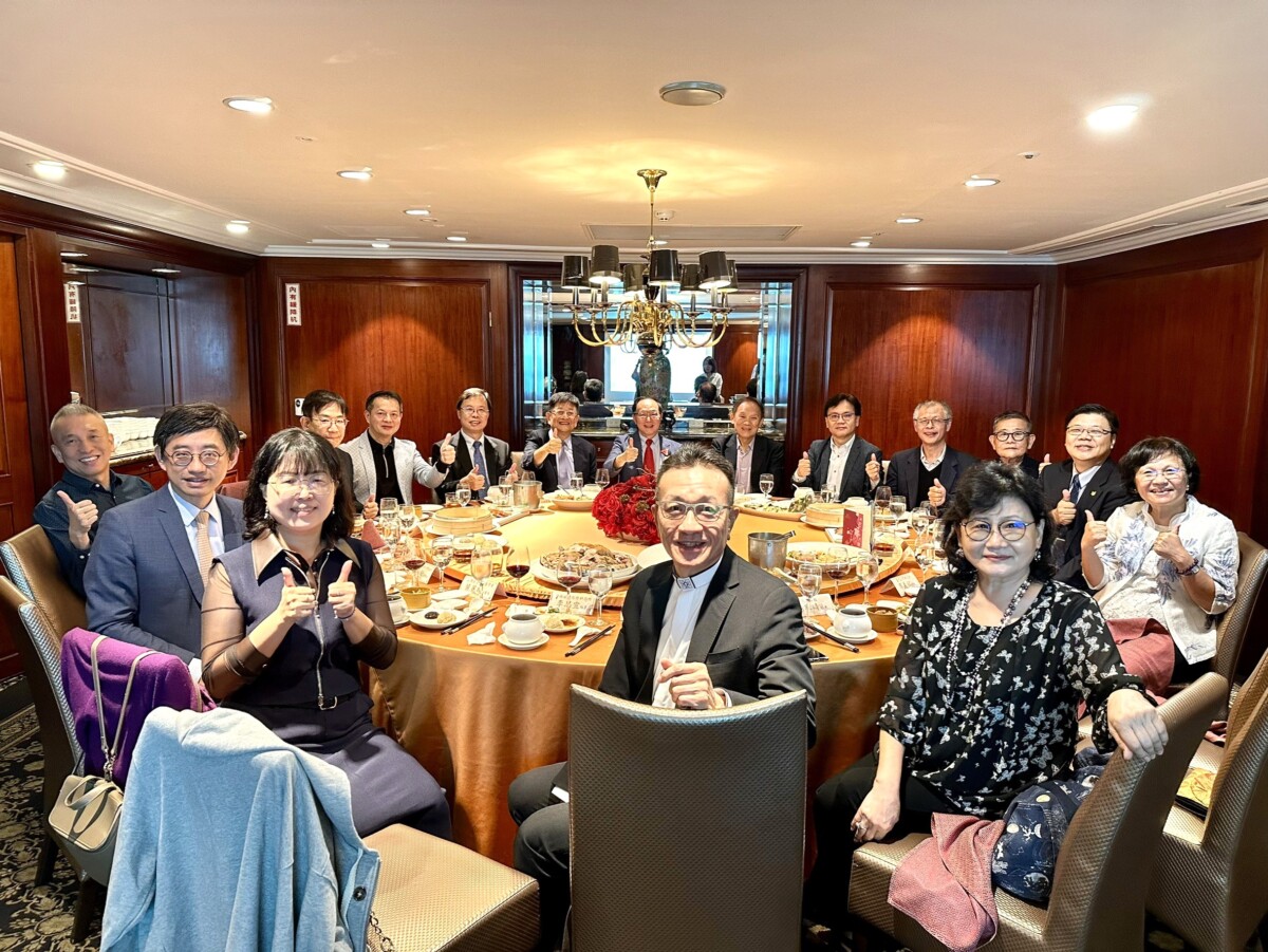 ▲曹賜斌醫師舉辦感恩晚宴全體大合照