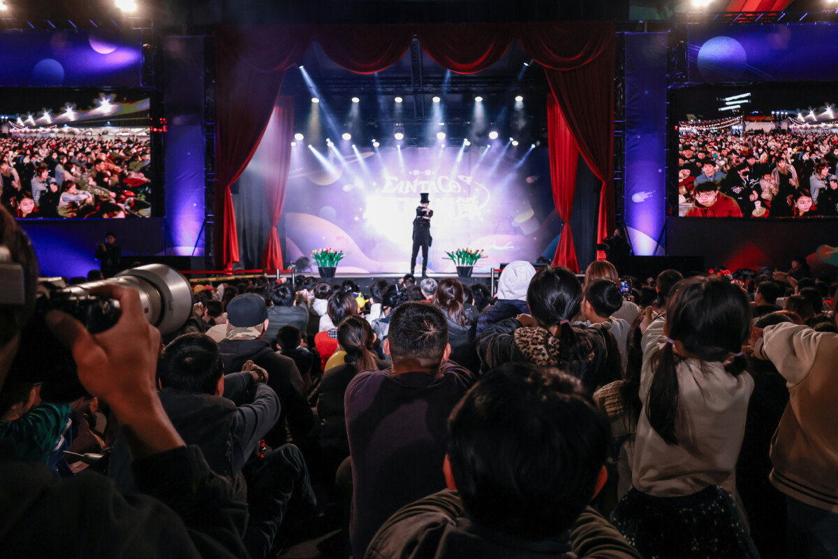 ▲舞台匯聚多國表演者，沉浸於跨國藝術魅力，迎接本屆魔幻藝術節的國際級藝術饗宴，精彩可期。