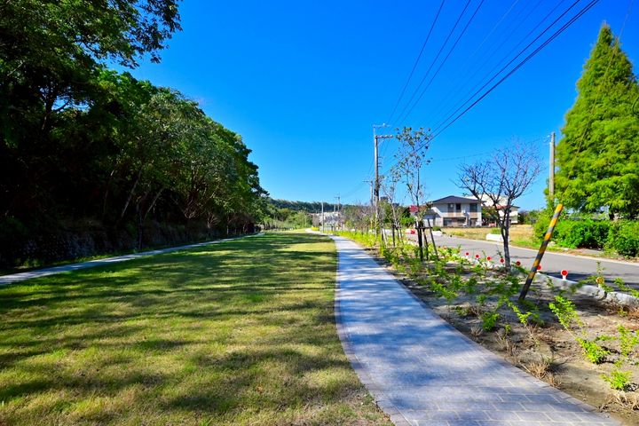 后里泰安周邊景觀設施改善工程-陽光草皮。 圖:台中市政府觀光旅遊局/提供