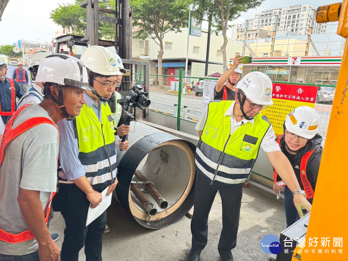 水利局工程施作秉持「以勞工為本」的核心價值,尊重每位勞工的生命與財產安全,承諾