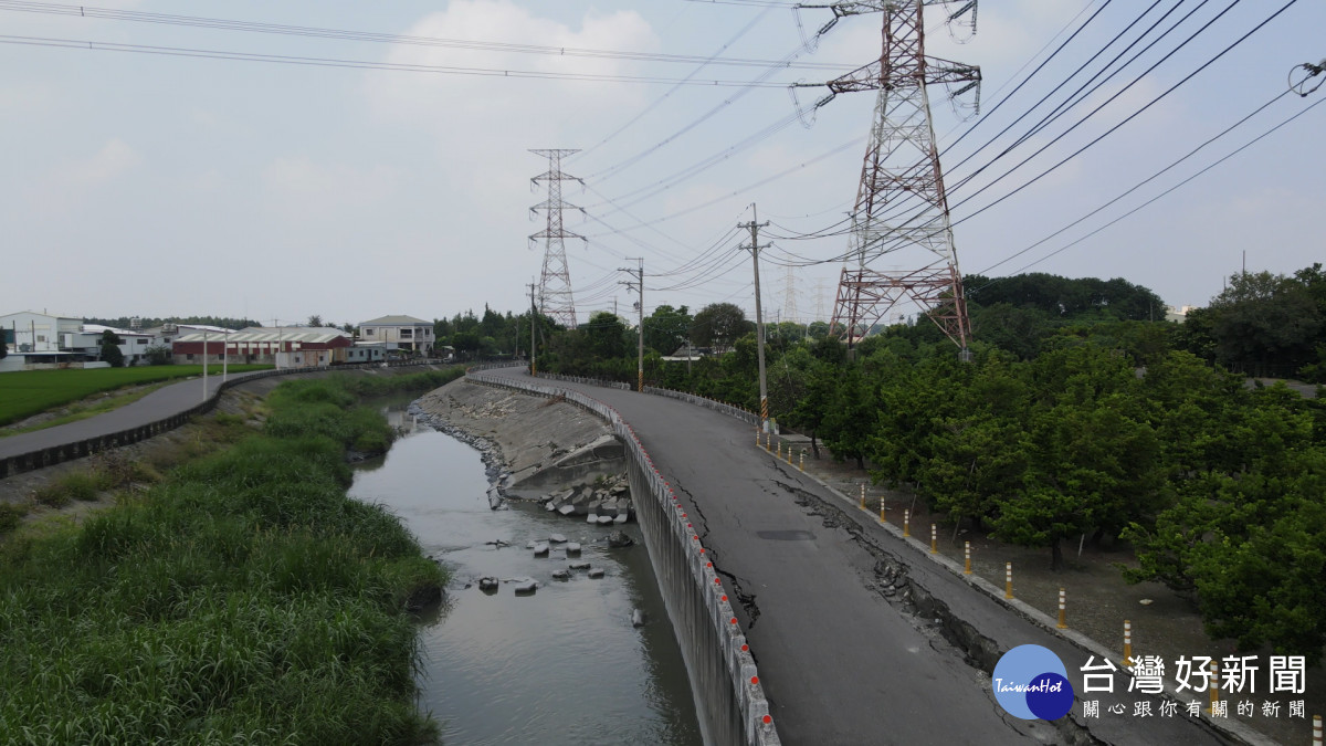 清水溪正義橋坍塌現場,縣府投入3,842萬加速修復。圖/記者鄧富珍翻攝