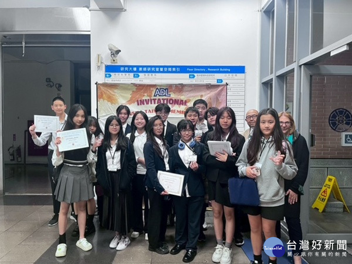 明道中學國際部辯論社選手。林重鎣