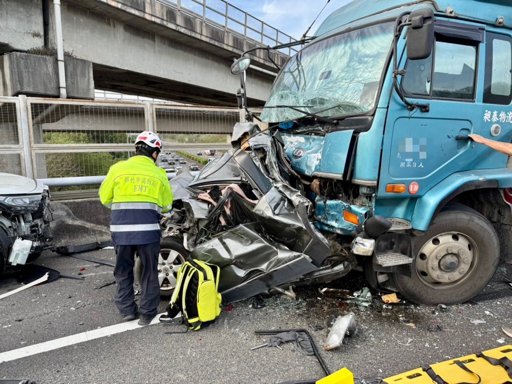 快訊／國道3號北上新竹段「7車」連環撞　疑貨車司機恍神追撞釀禍