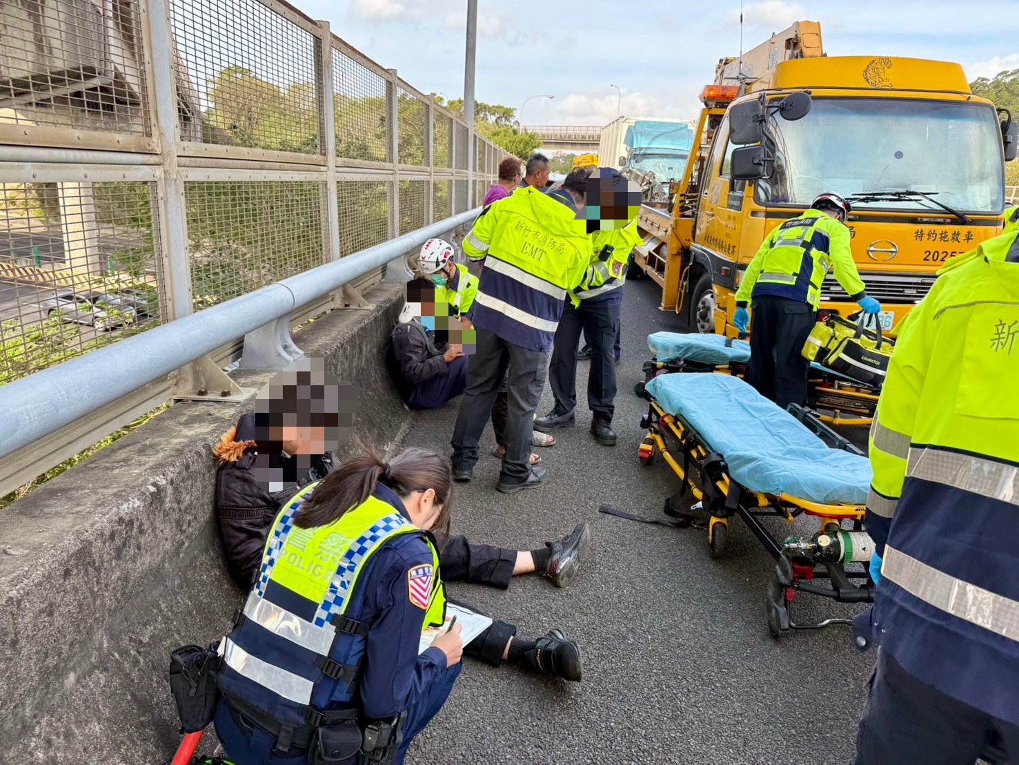 國道3號北上新竹系統路段今（27）日上午8時許發生嚴重的7車連環追撞事故。