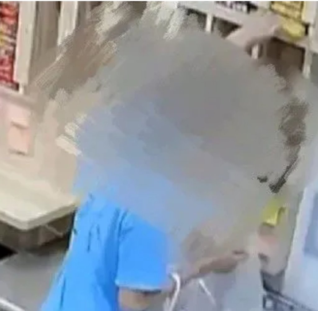 18分鐘搬光無人泡麵店 台南婦人付錢仍挨罰1.2萬還判拘役