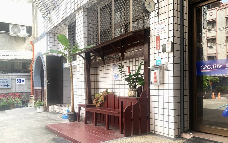 廣告意象   加油站「種植」香蕉樹