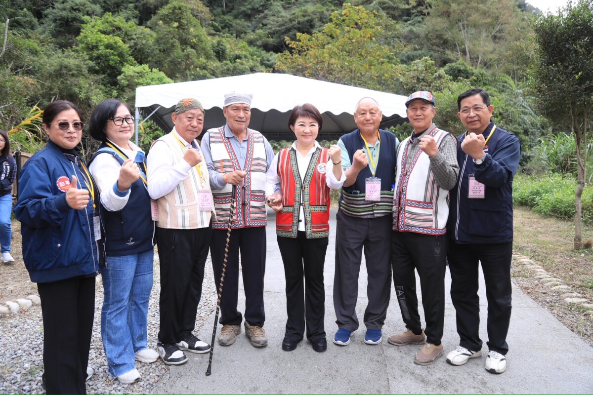 ▲市長盧秀燕視察雪山坑步道環山線。(圖/中市府提供)