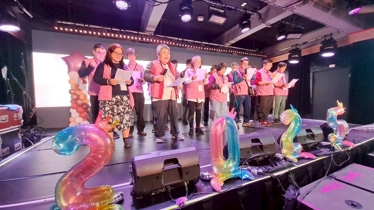 節目由欣心會所的學員帶來歌聲為活動揭開序幕。