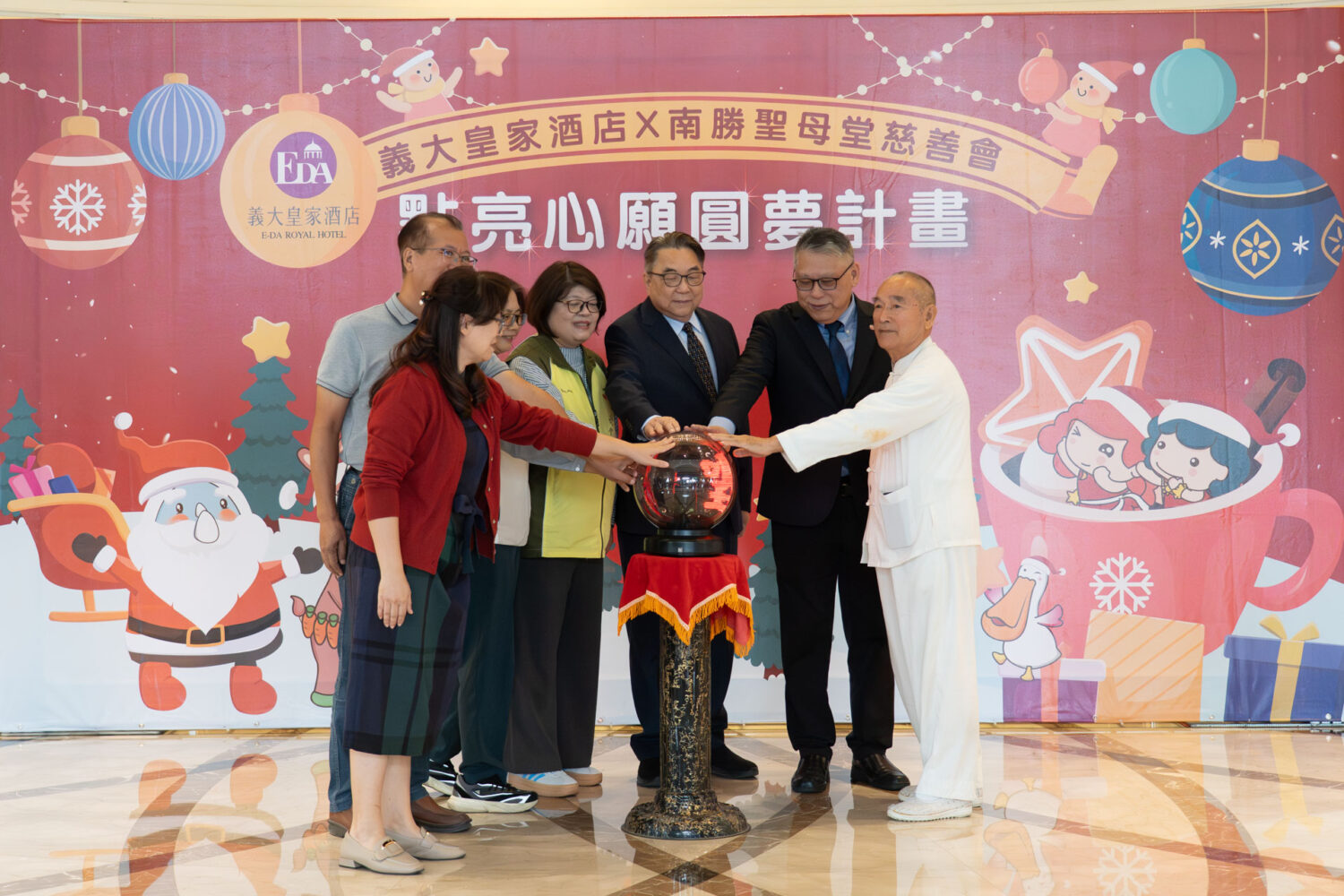 義大皇家酒店「點亮心願」公益活動，齊心響應聖誕公益，一起點亮偏鄉孩子的希望