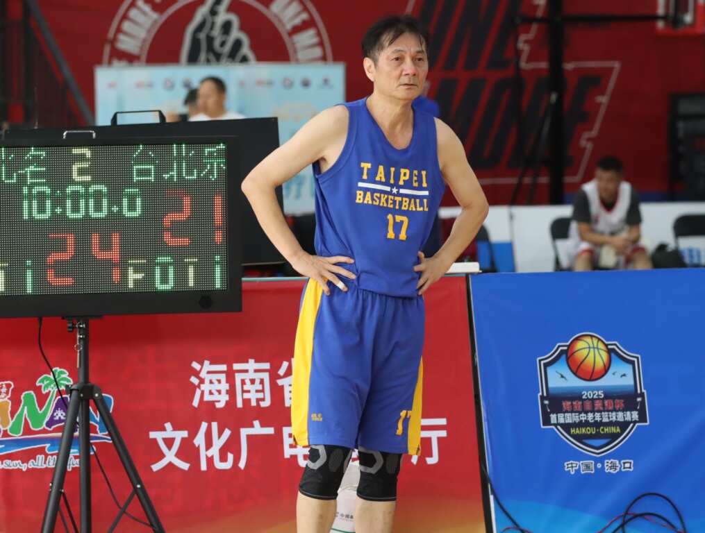 北京亞洲男籃賽，贏得第三名的中華隊長李志強已經高齡66歲了，依然是身強體壯的球王。 (魏冠中攝影)