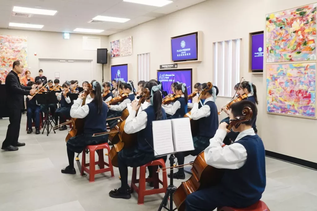 茶會中，樂團特別以「古今開來」為主題，帶來兩首風格迥異的曲目演出，讓旅客在機場感受不同面向的文化魅力