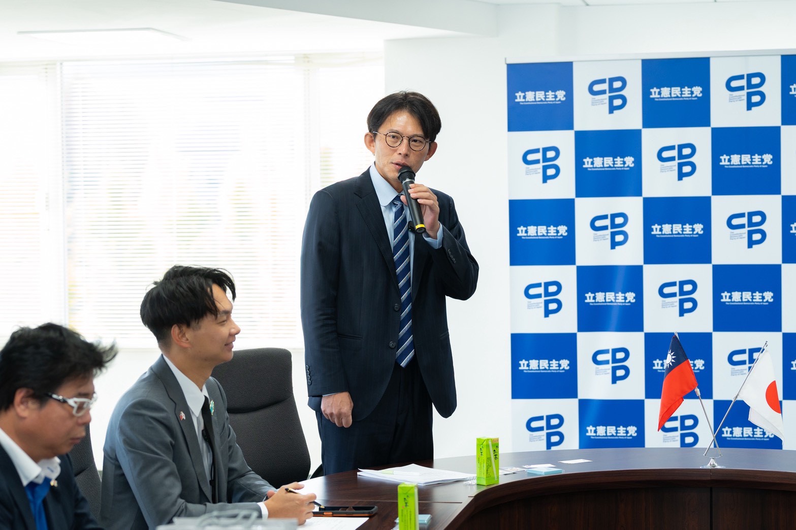 黃國昌率團訪日軟釘子吃到飽 鍾佳濱酸:跟柯文哲腳步「合影掛牌」 230 黃國昌率團訪日軟釘子吃到飽 鍾佳濱酸:跟柯文哲腳步「合影掛牌」 229