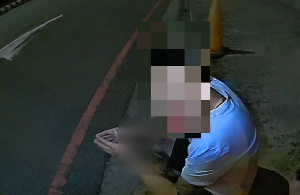 轎車違規左轉 22歲通緝男假藉尿遁脫鞋狂奔 220 cnews204251127a21