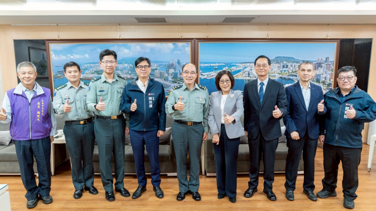 ▲八軍團換帥前夕,廖建興中將辭行,陳其邁感謝:你是高雄的強力後盾。