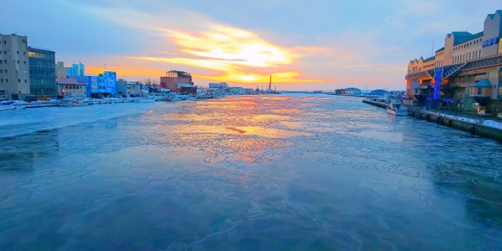 「世界三大夕陽」北海道釧路冬季冰上SUP新玩法