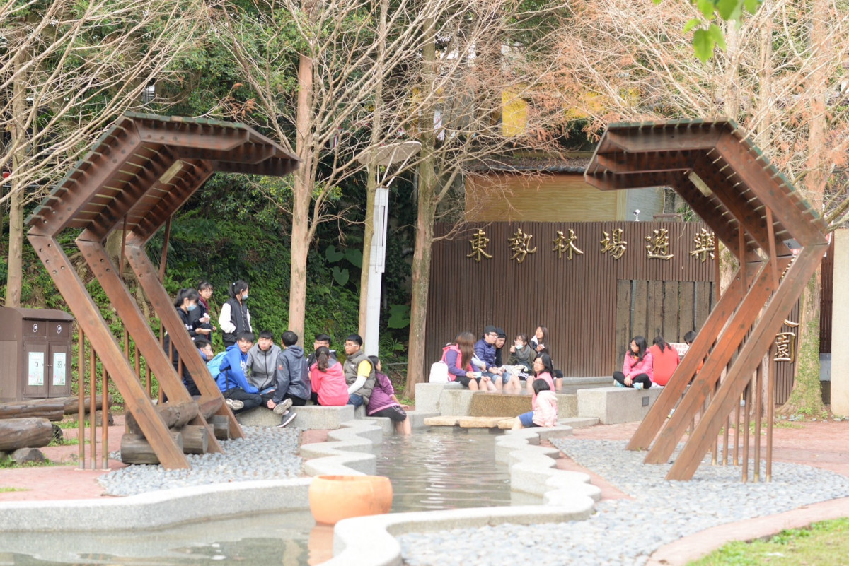 秋冬季到東勢林場漫步森林浴，享受泡湯樂趣。（圖/東勢林場）