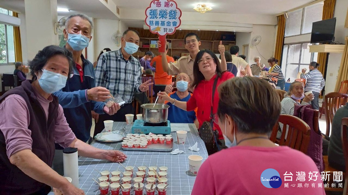 榮家邀屈阿貞老師手作點心 奶粉捐贈化作滿室香甜