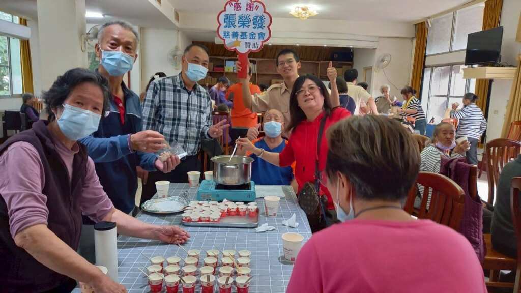 ▲愛心廠商捐奶粉化作幸福滋味，彰化榮家辦手作點心活動。（圖／彰化榮家提供）