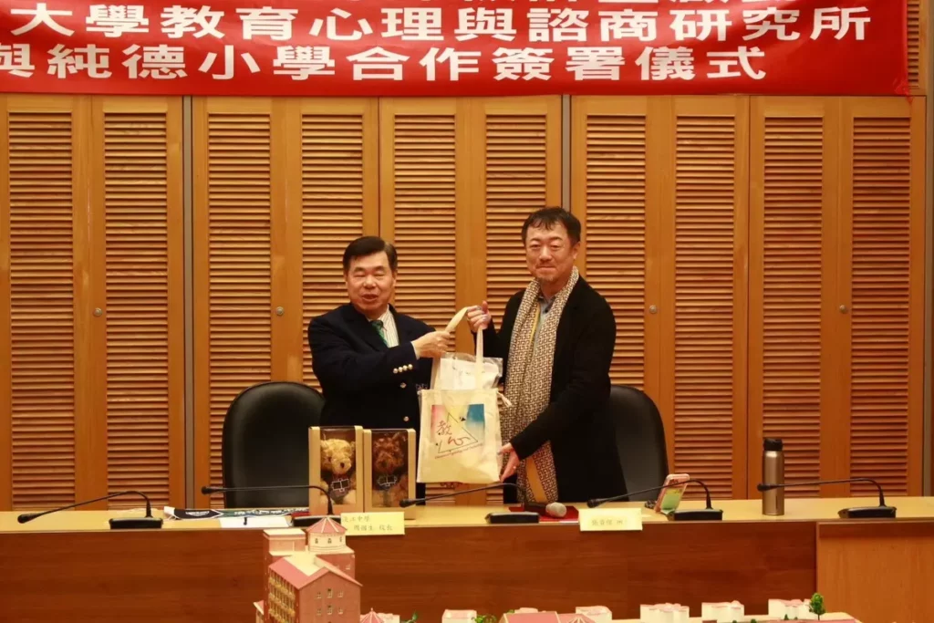 根據衛福部數據顯示，目前全台12-17歲青少年，有高達54％出現情緒或心理困擾