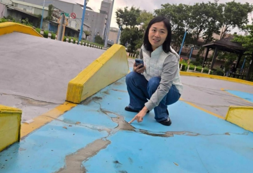 八里北河公園地坪獲更新 鄭宇恩續推衛生所設備服務雙升級 213 248251128a04