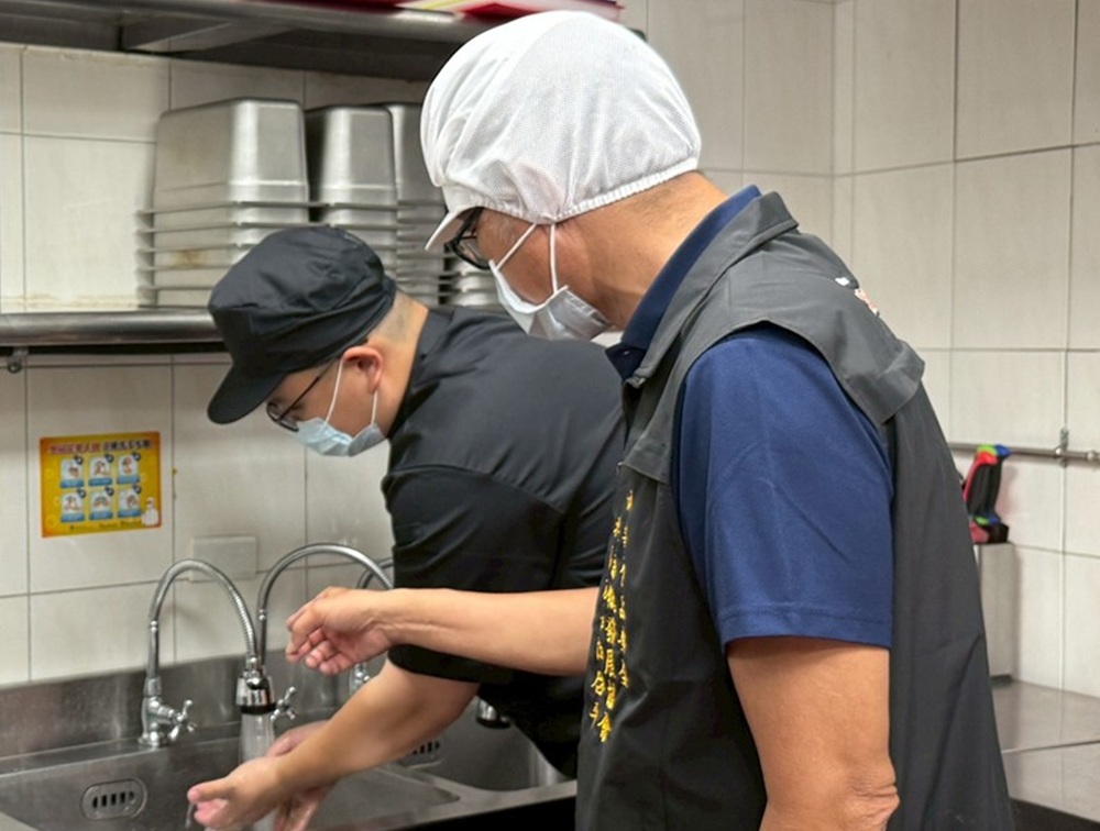 推行食安示範區 新北市府聯手百貨公司導入食品安全文化 213 cnews204251128a09